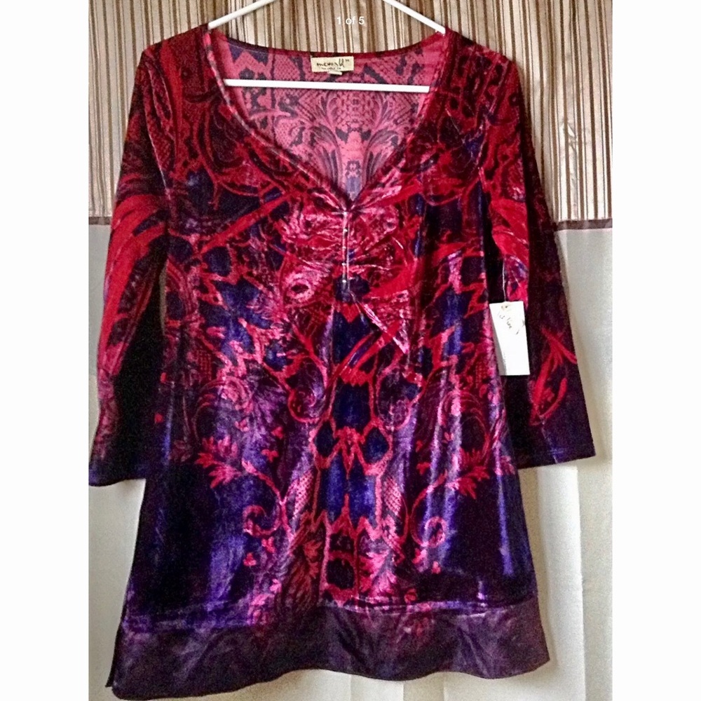 New One World Scarlet & Blue Ladies Top